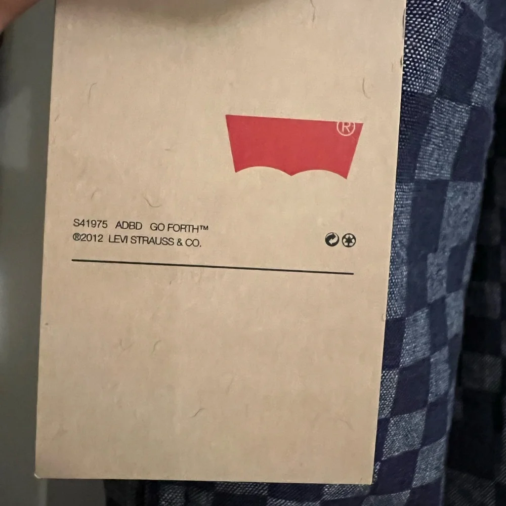 NWT Levi's Men's Penta Short Sleeve Woven Shirt, Dress Dark Blue & Grey, Small - Picture 6 of 10